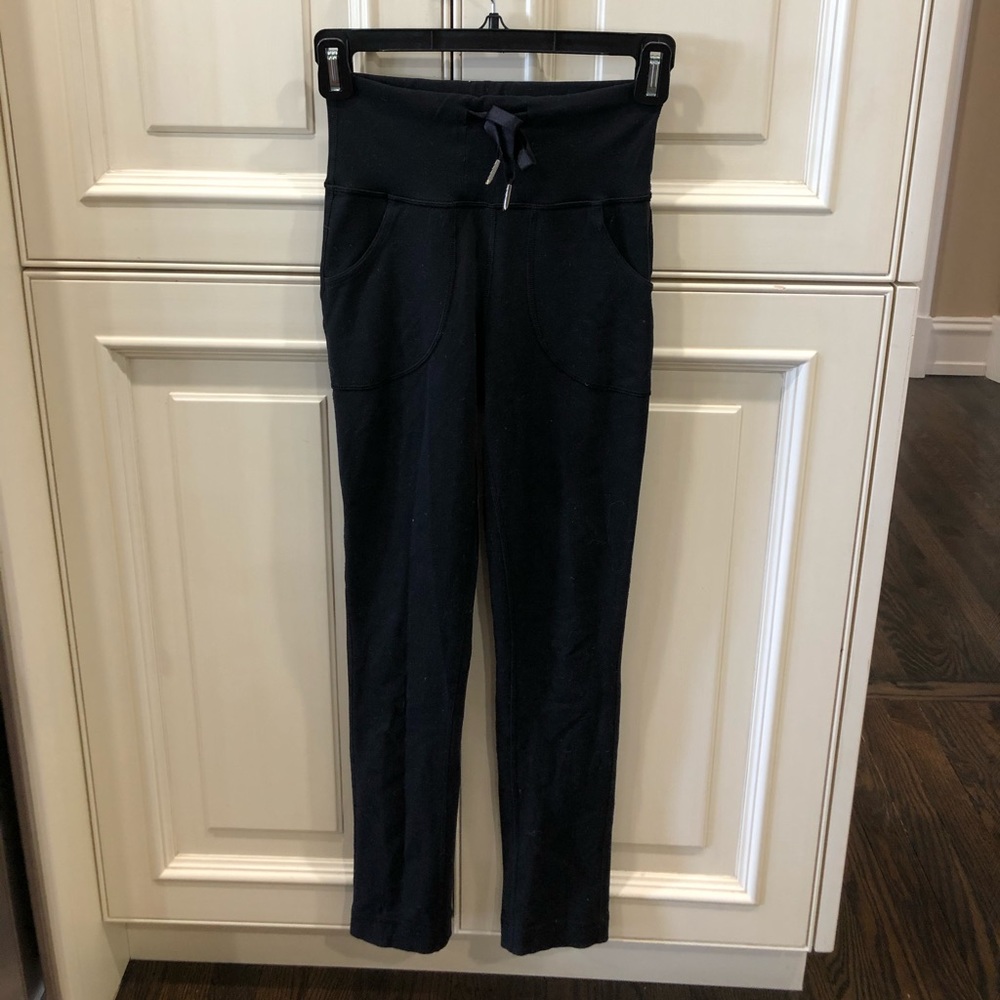 Lululemon High rise black leggings with pockets